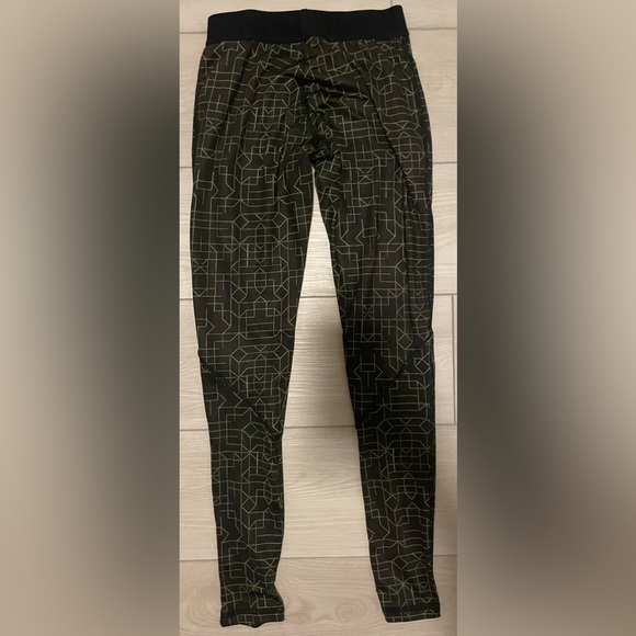 Gymshark Athletic Training Leggings - Picture 2 of 3